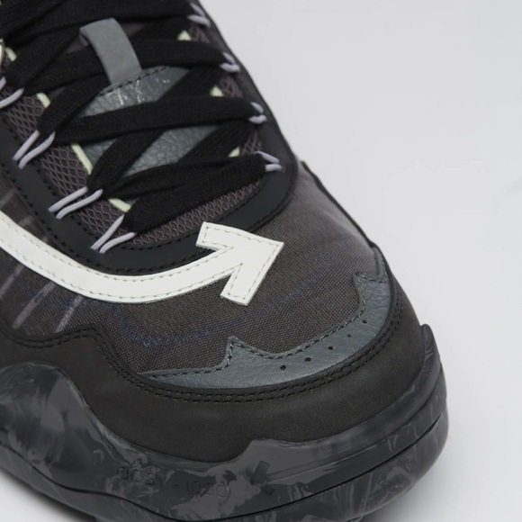 OFF WHITE new shoes Odsy-1000 Sneakers
Black and dark grey ODSY-1000 - Picture 4 of 9